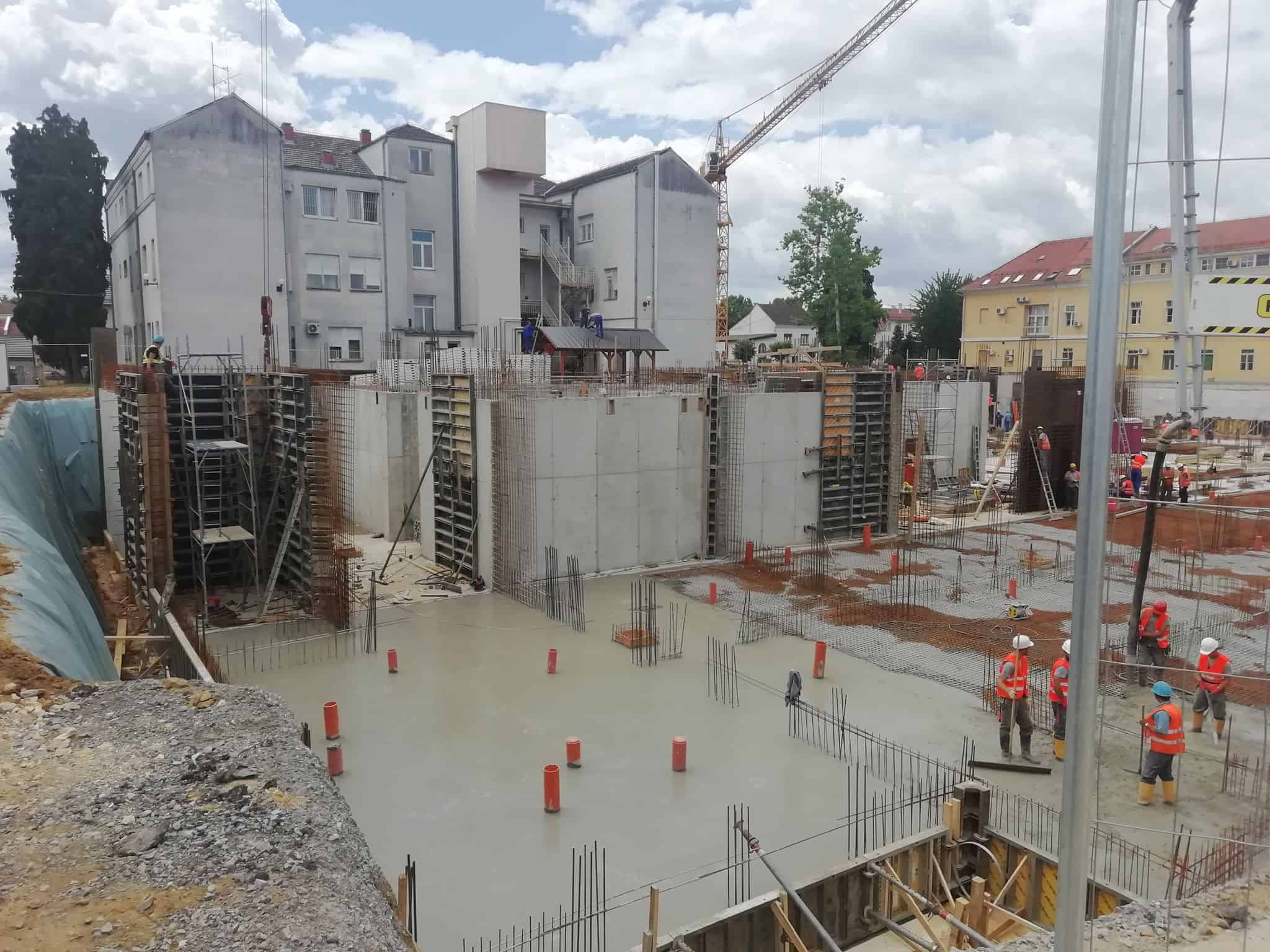 RADOVI NAPREDUJU Novu bolnicu gradi stotinu radnika