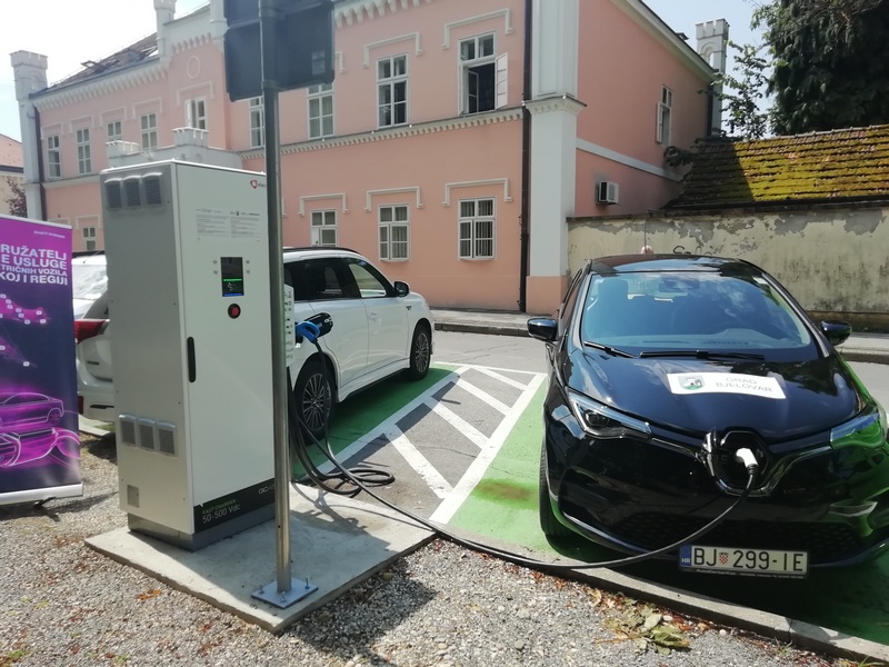 U CENTRU GRADA S radom krenula još jedna punionica za električne automobile