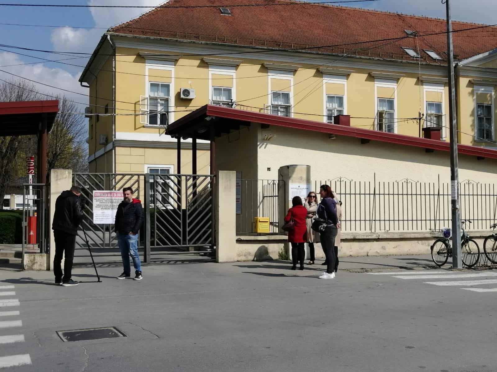 KORONAVIRUS Postrožena kontrola na ulazu u bolnicu, tate i dalje ne smiju na porod