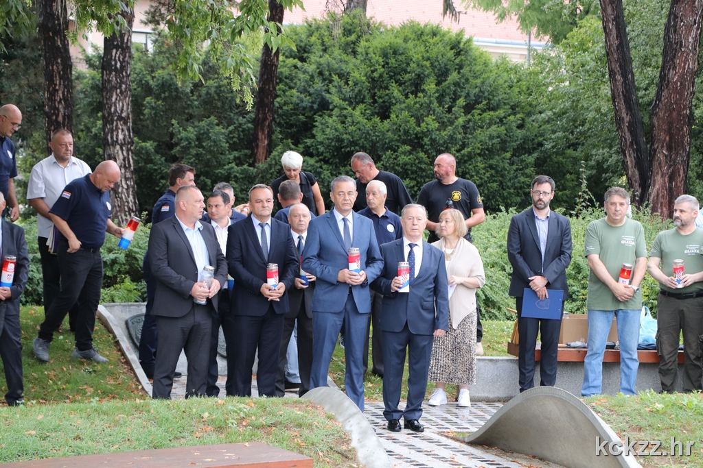 UZ PRAZNIK Župan Koren i suradnici odali počast poginulima i čestitali građanima