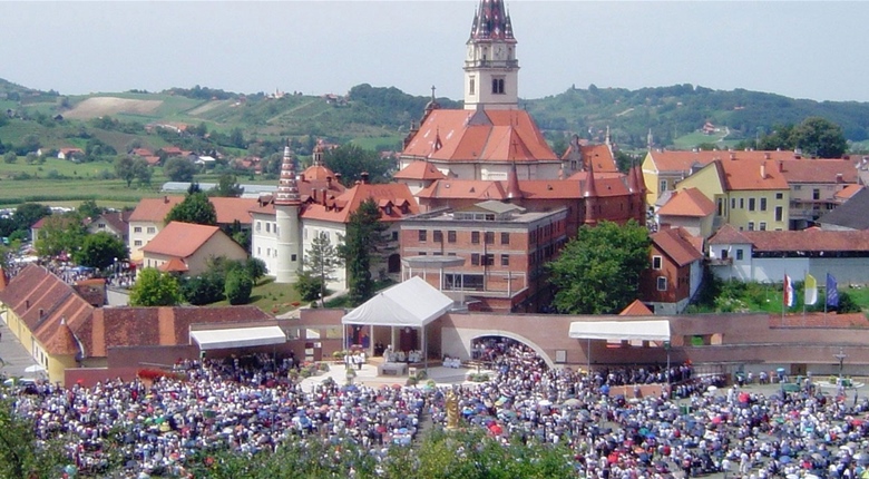 ISTINA ILI MIT Plastični kip i drveni križ vatrena stihija je "preskočila"?