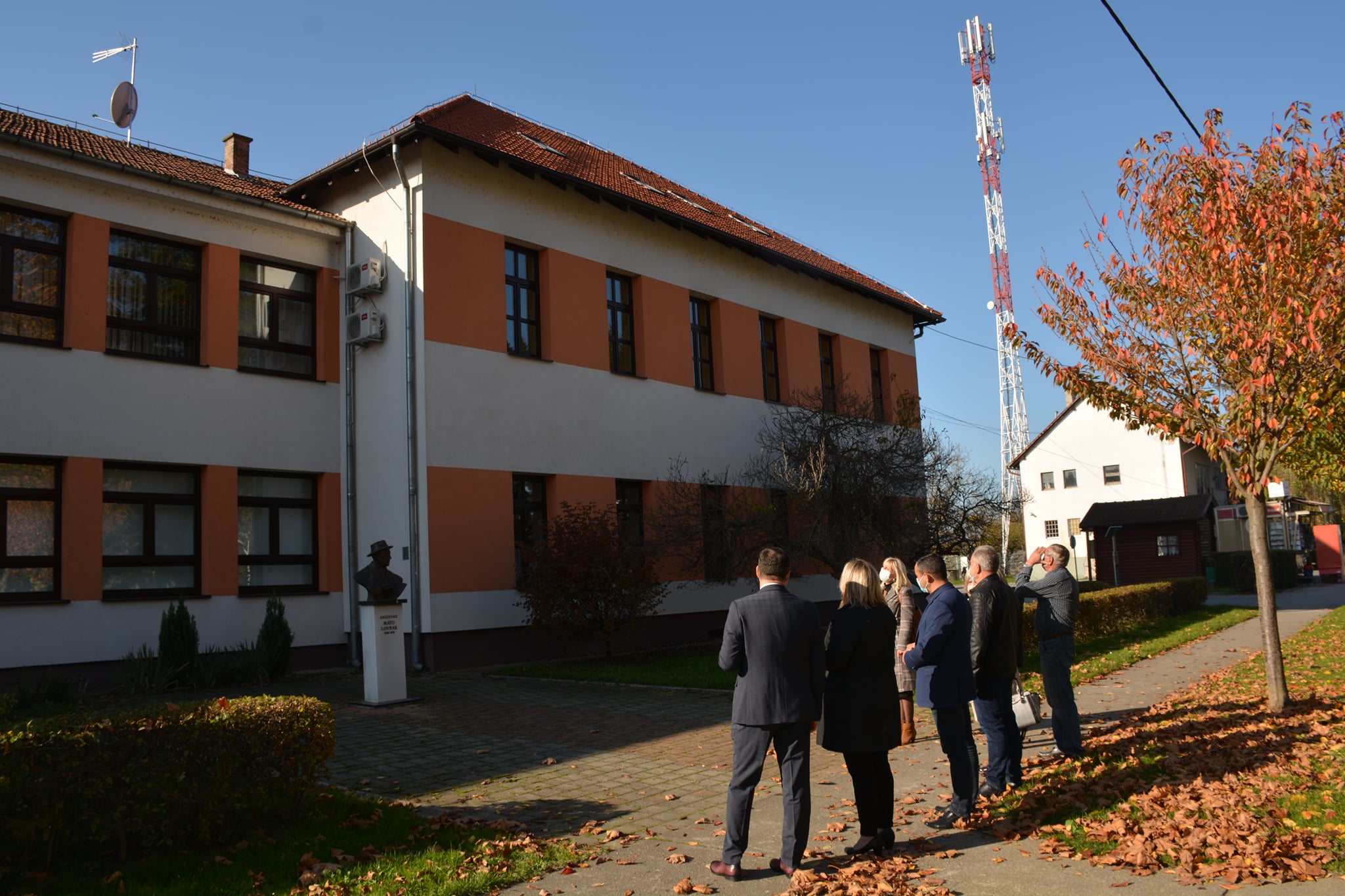 RUKA PODRŠKE Pomaže se i školarcima i umirovljenicima