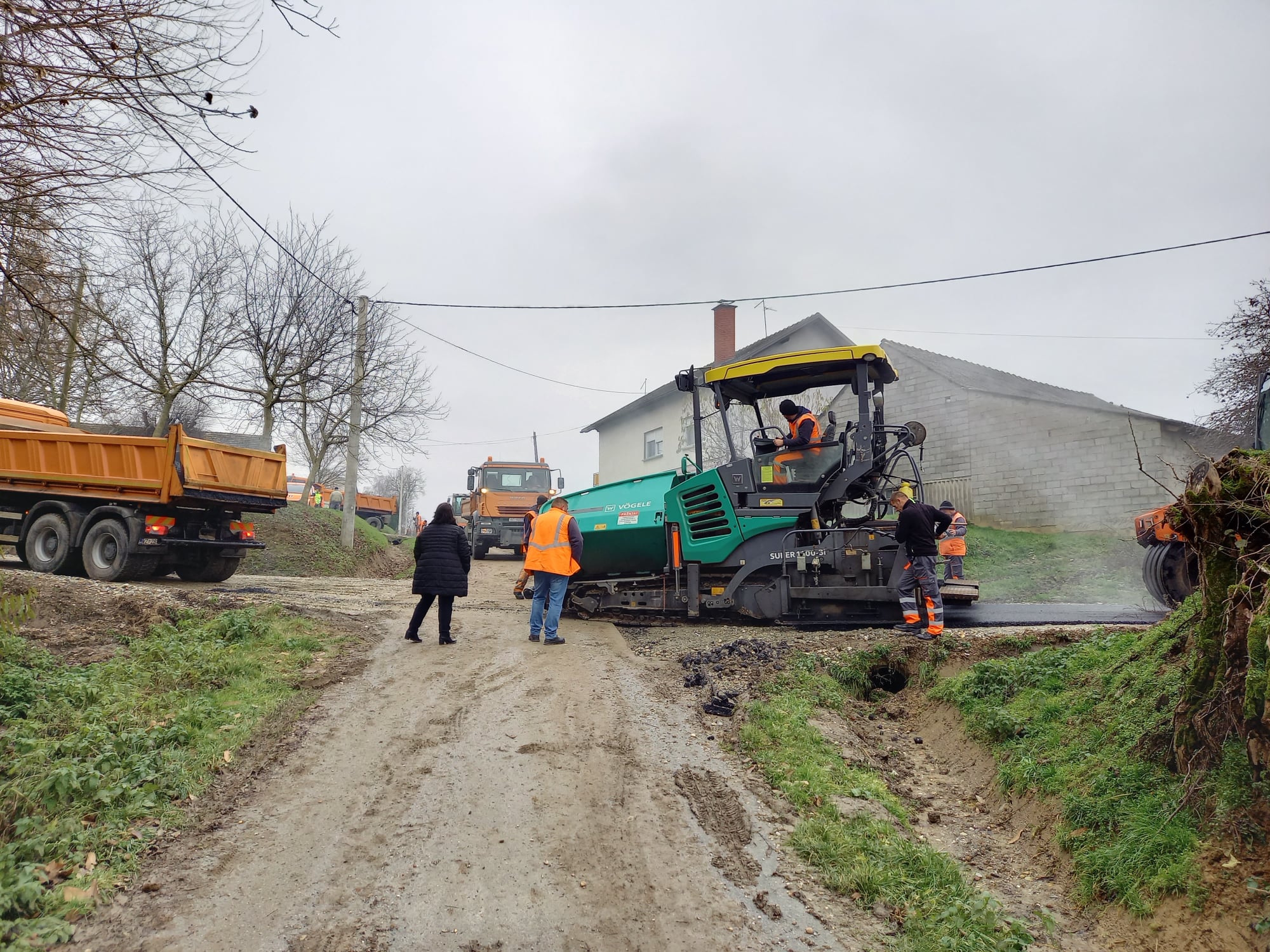 APSURDNO Nemaju niti metra vodovoda, tvrde da župan "ne da" dokumentaciju