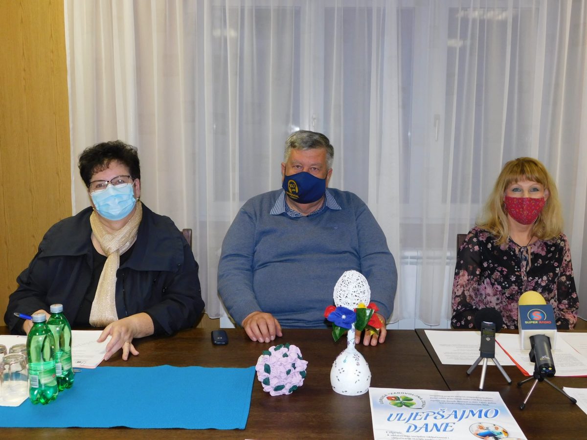 Zadovoljna žena dane uljepšava u Bereku