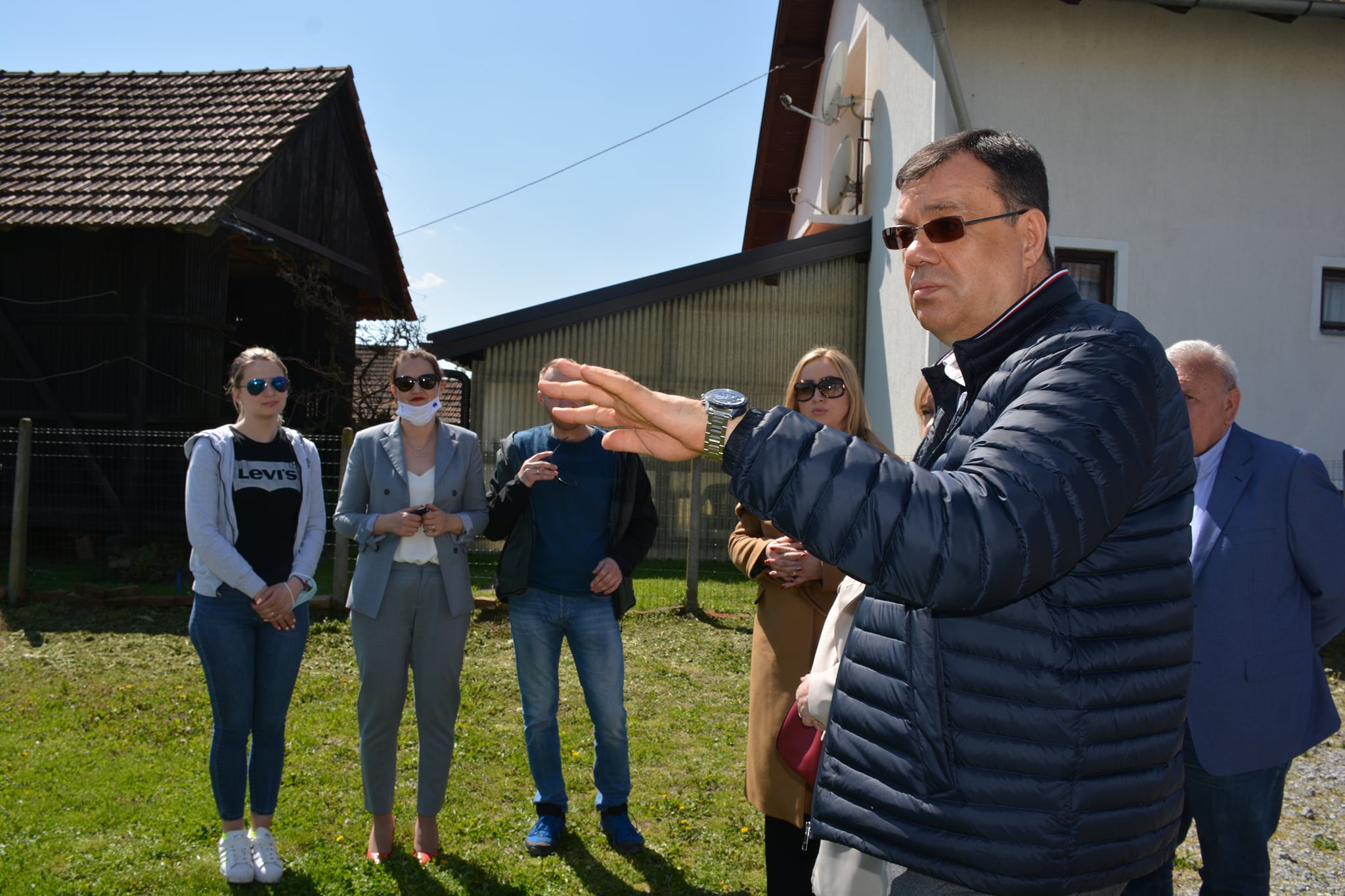 Država plaća, ravnatelji obnavljaju, a Bajs se besramno hvali tuđim uspjehom