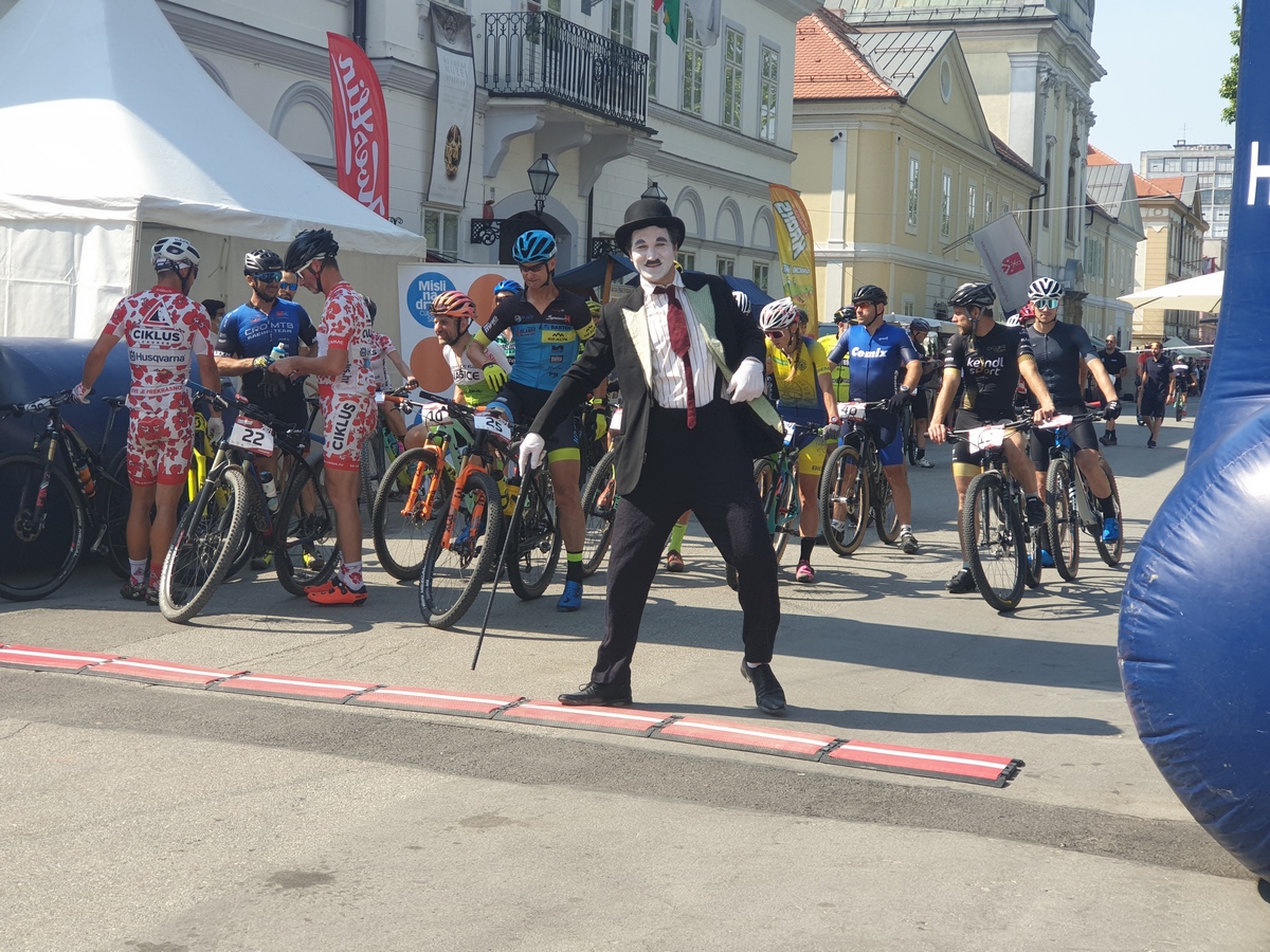 Biciklisti preplavili Korzo, ponovno organizirano cijepljenje bez najave