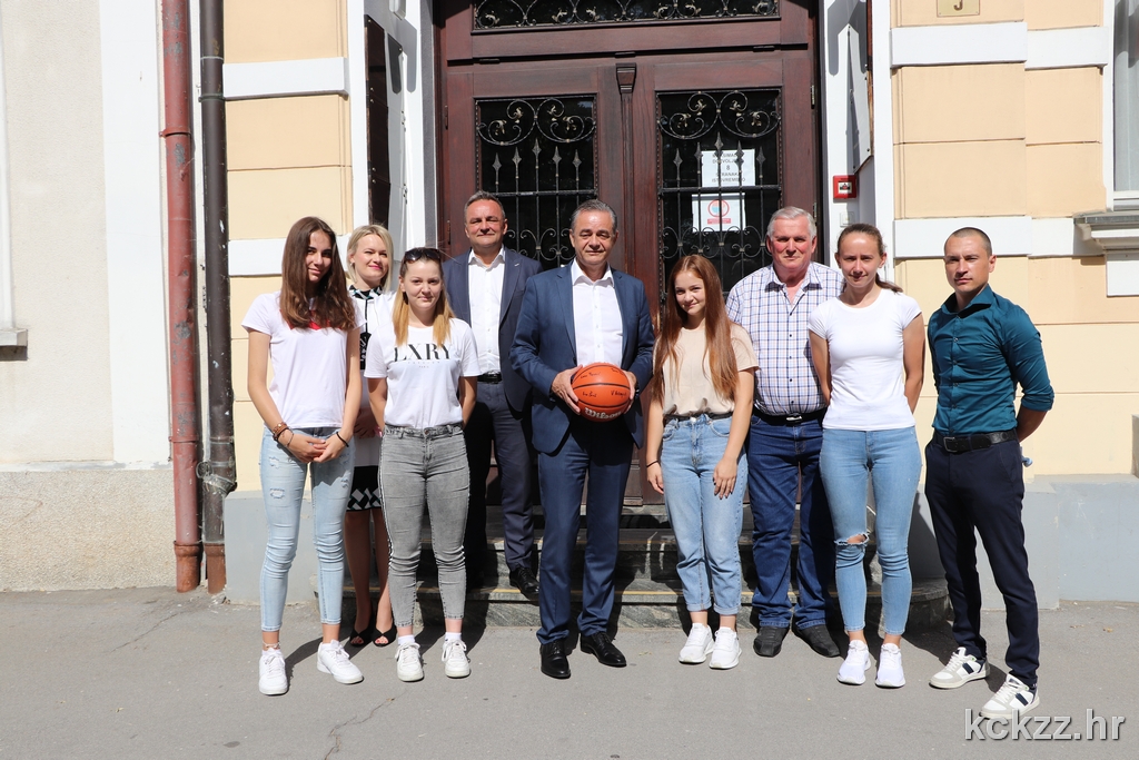 Župan primio reprezentativke i vodstvo  Ženskog košarkaškog kluba "Podravac" Virje