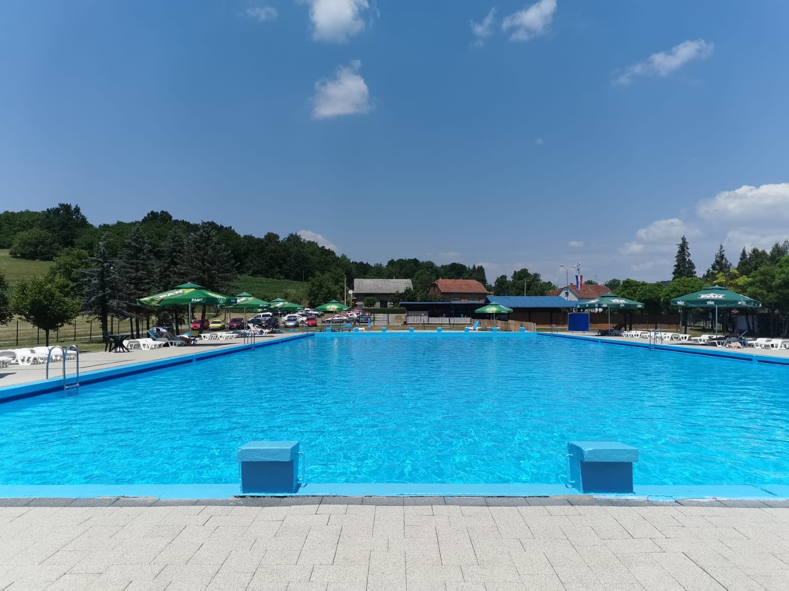 Ove godine čak je 46 mališana naučilo plivati na bazenu u Šandrovcu
