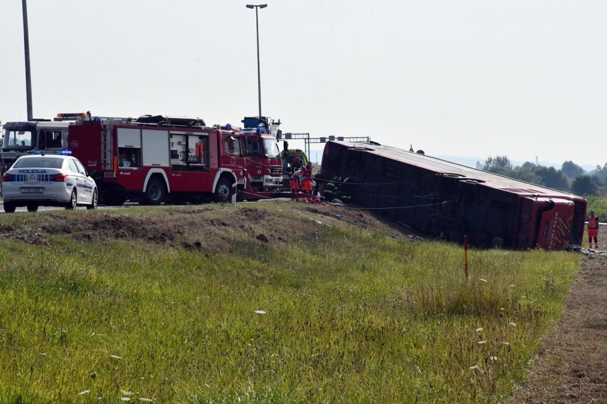 Deset mrtvih u slijetanju kosovskog autobusa