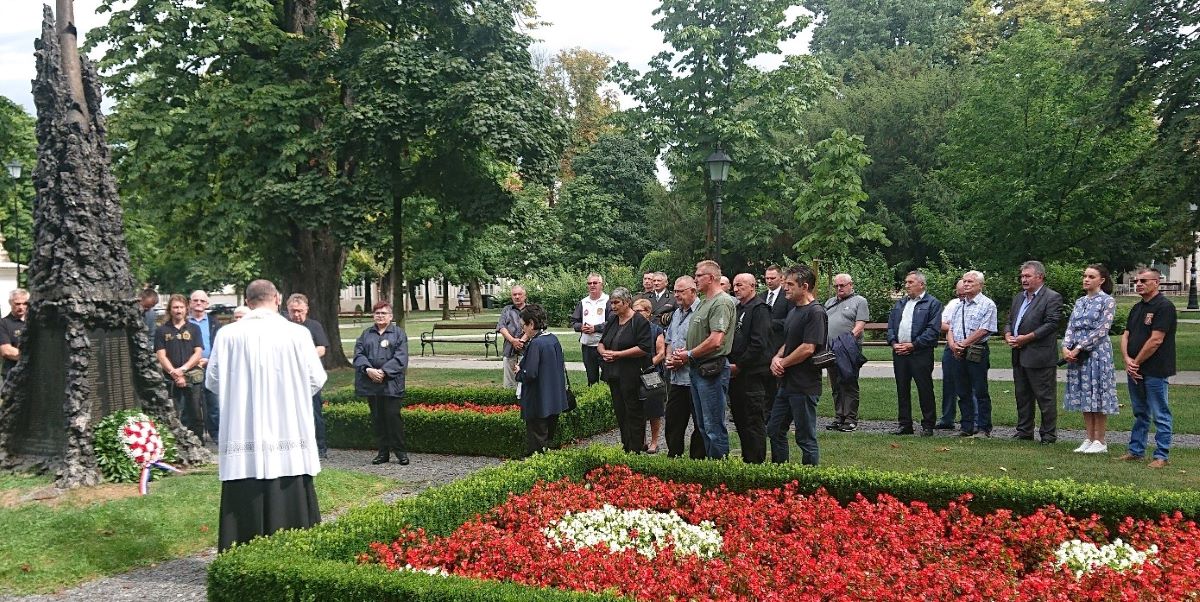 Župan Marušić i predstavnici branitelja poklonili se žrtvama u povodu Dana pobjede