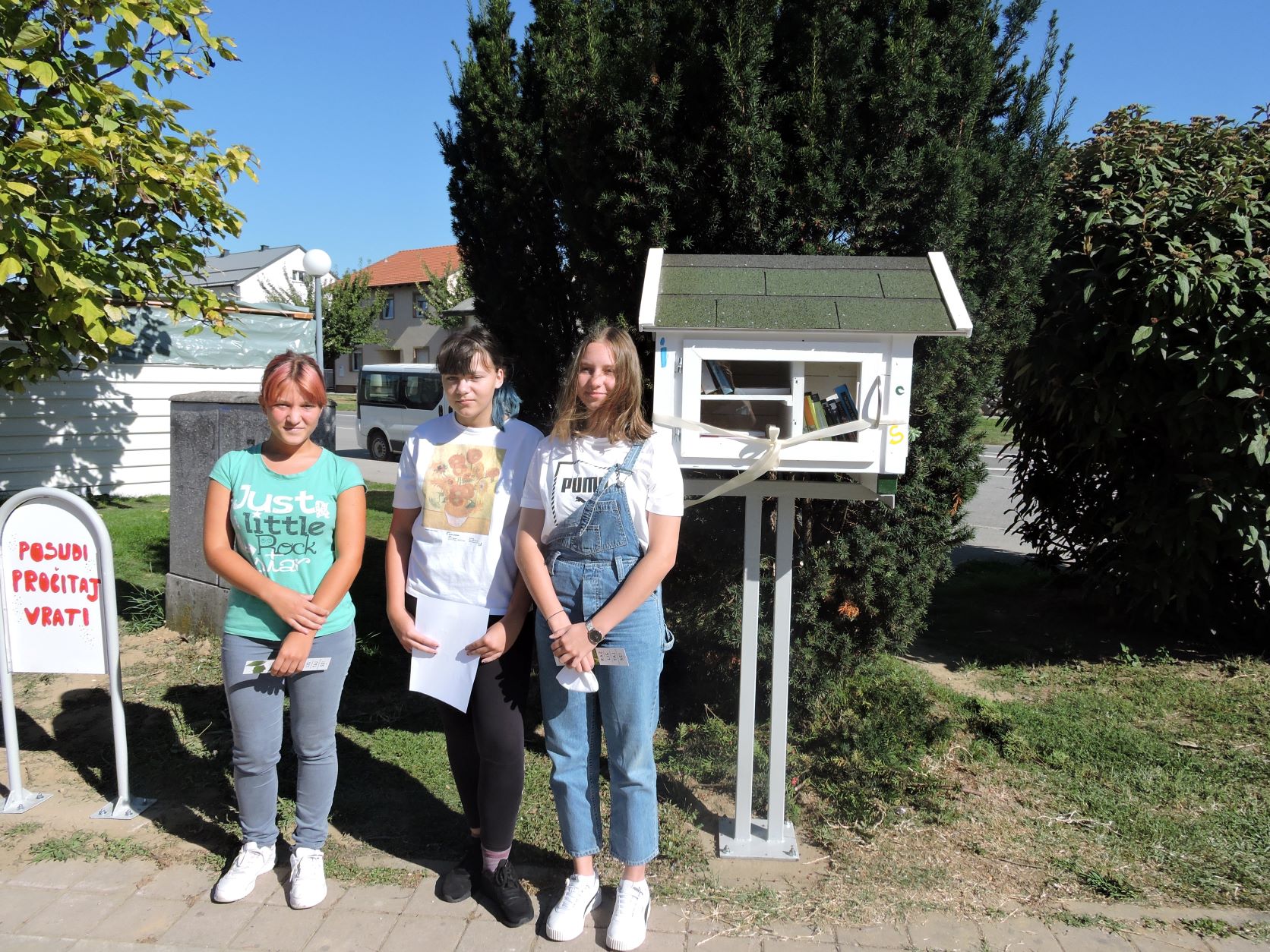 Ispred srednjoškolskog centra osvanula - kućica za knjige!