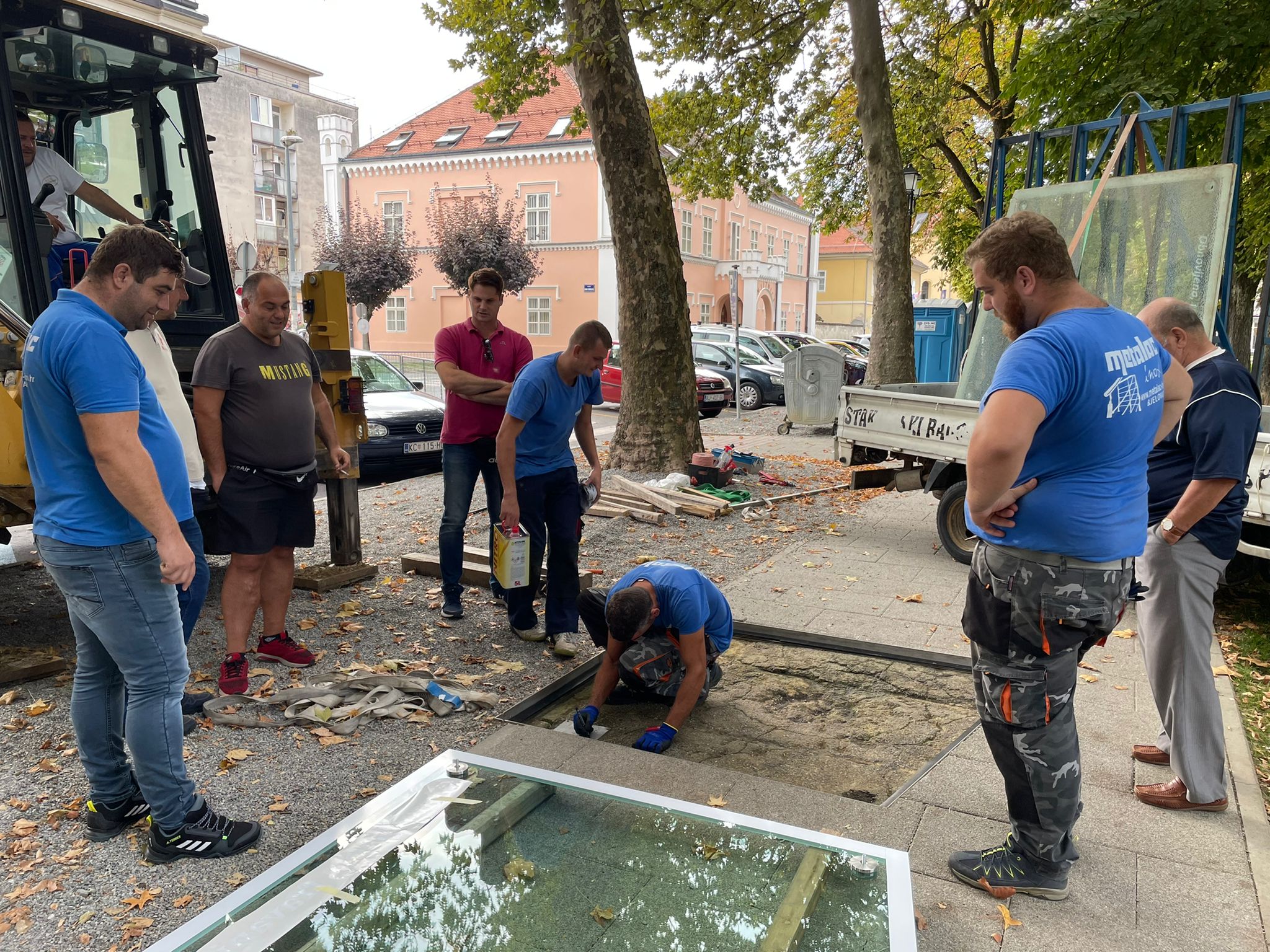 Zamijenjeno staklo na mjestu pada granate u park