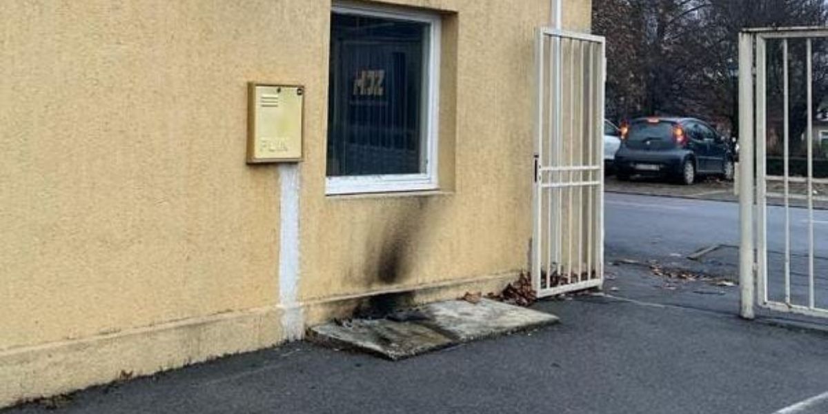 Na sjedište političke stranke u Bjelovaru bačena zapaljiva naprava!