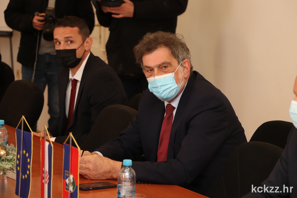 Ministarstvo i epidemiolozi odlučili o maskama u školi