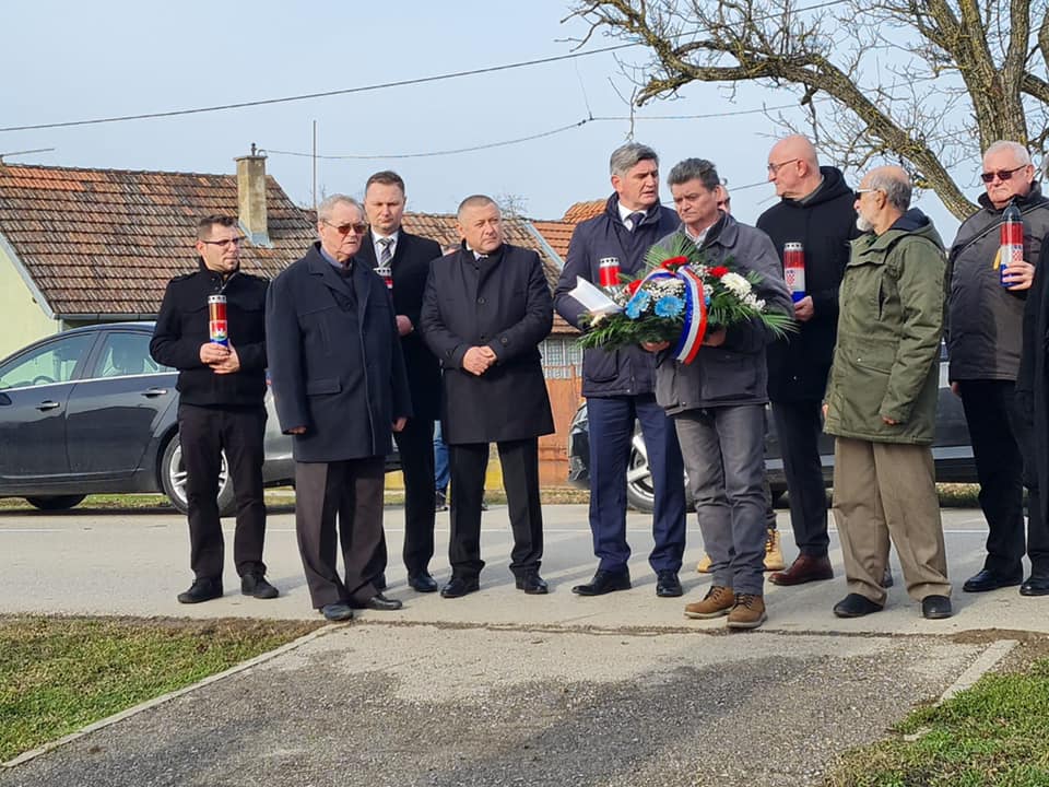 Odana počast braniteljima stradalima prije 30 godina u Komletincima