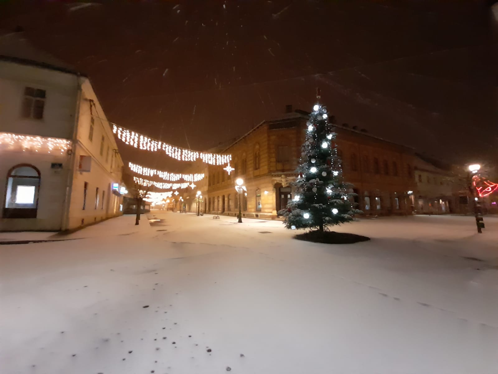 [FOTO] Bjelovarsko buđenje ispod snježnog pokrivača
