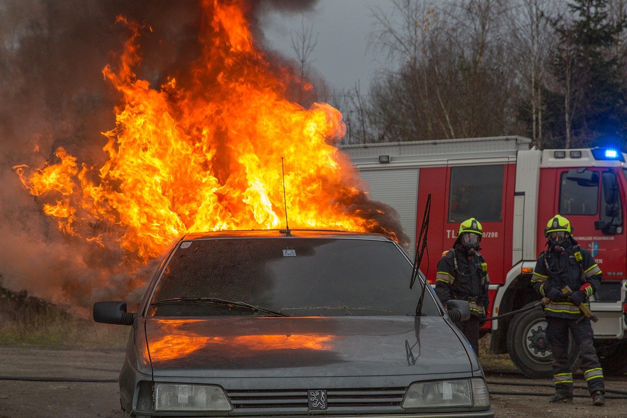 Bjelovarčaninu se zapalio automobil u vožnji