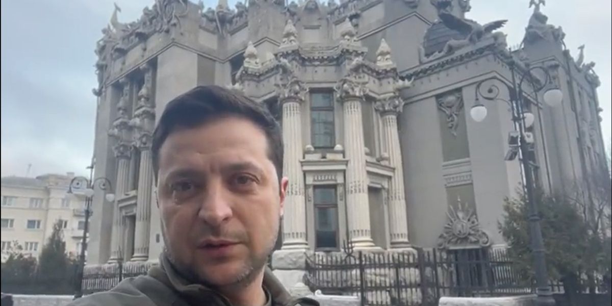 [VIDEO] Zelenski demantirao poziv na predaju, javio se iz središta Kijeva