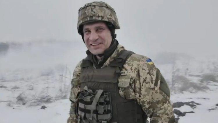 Vitalij Kličko najavio da uzima oružje i kreće braniti Kijev