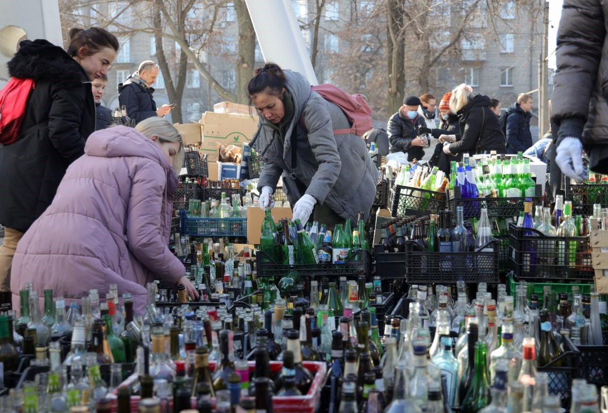 U Kijevu masovno pripremaju molotovljeve koktele