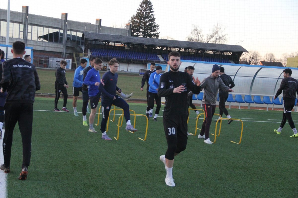 [FOTO] Trener Bilobrk na Gradskom stadion sprema ‘ratnike’ za nastavak prvenstva