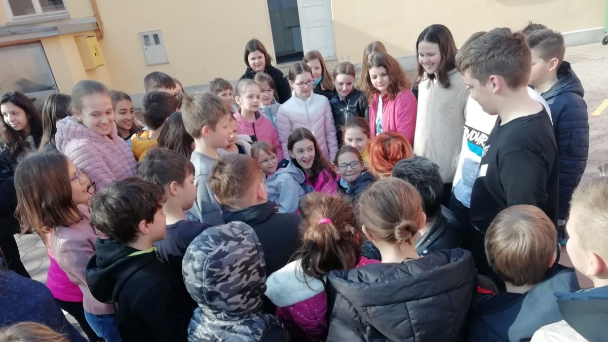 Predstavljene prve 'Frendovske klupe' u Bjelovaru i BBŽ, učenici oduševljeni!
