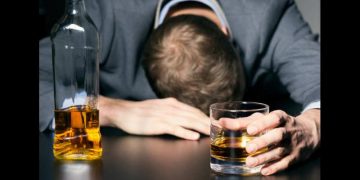 Mrtav pijan vrijeđao liječnika, a zatim i trgovkinju