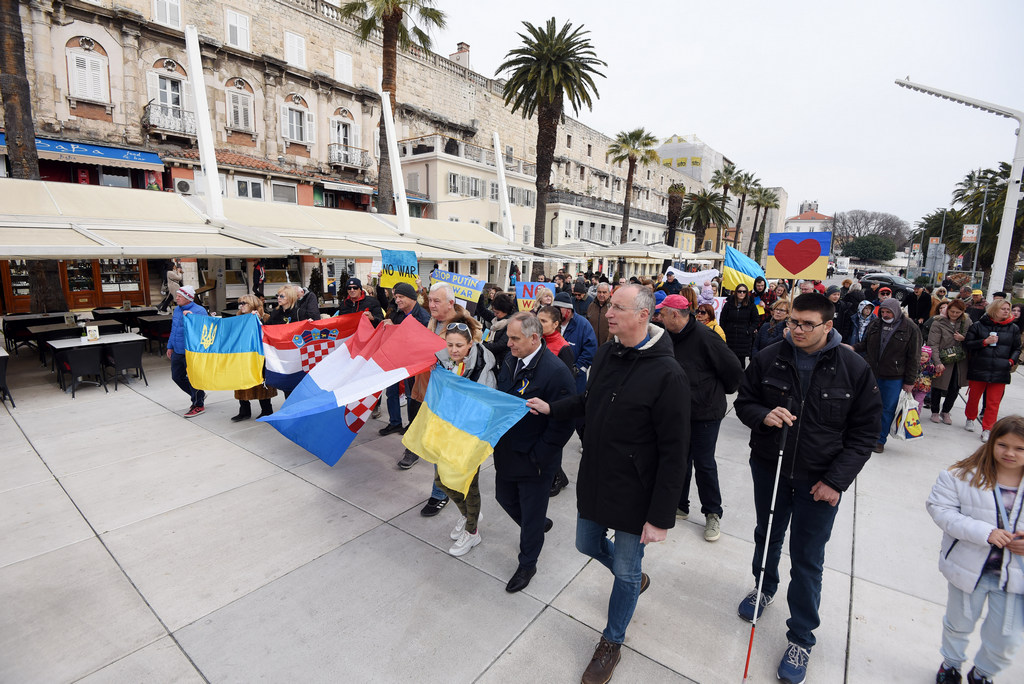 [FOTO] U hrvatskim gradovima antiratni prosvjedi, pulski su organizirali Rusi