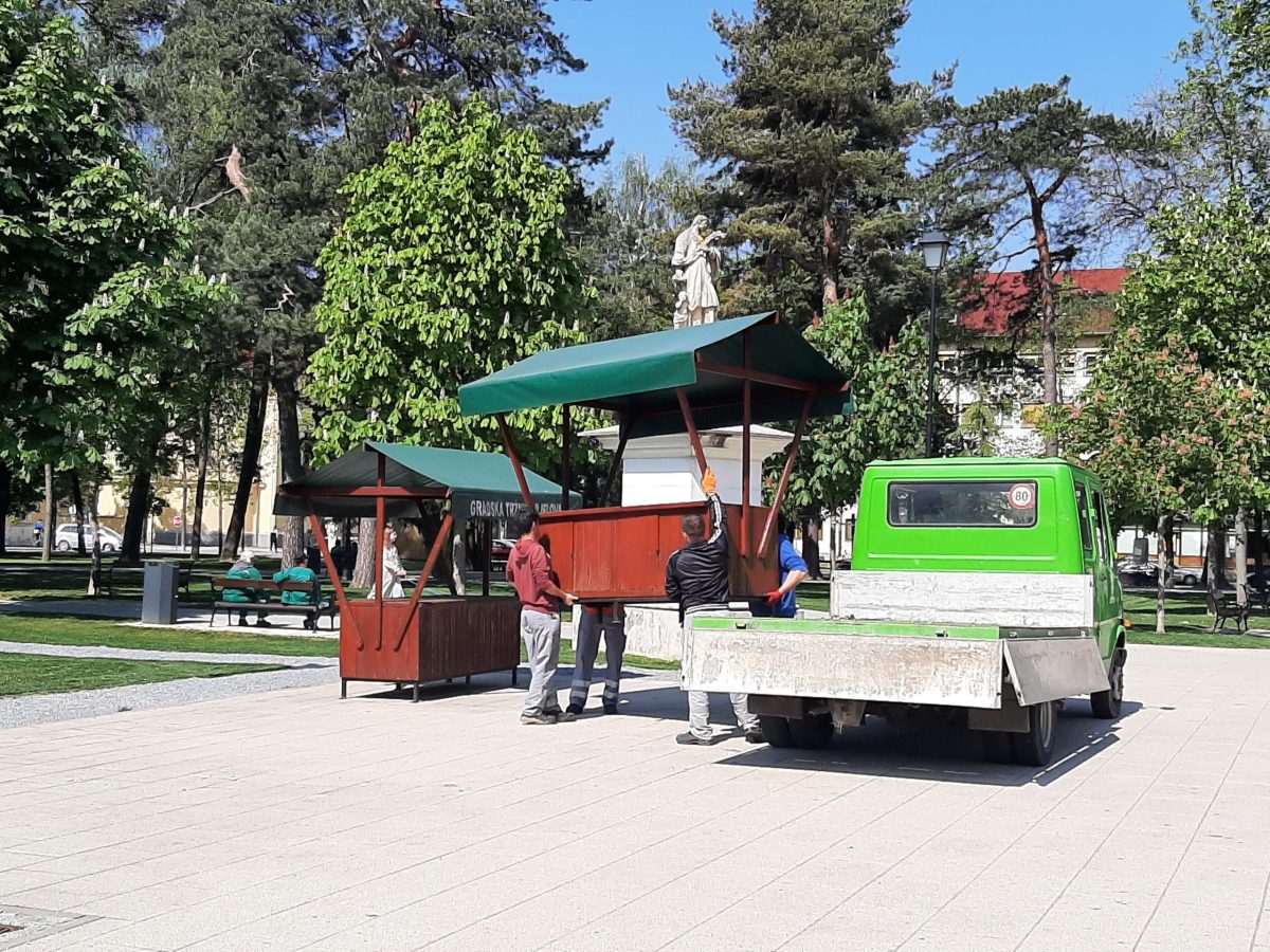 U središnjem parku počele pripreme za Praznik rada. Osigurano je 1800 porcija graha, a tek koliko litara piva...