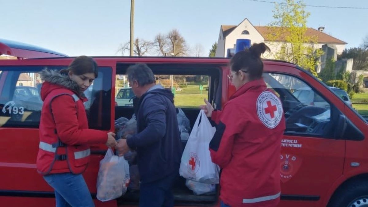 Općina i Crveni križ podijelili oko sto paketa sugrađanima u potrebi