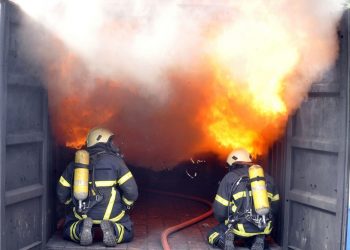 U centru Bjelovara izbio požar u stanu. 28-godišnjak završio u bolnici