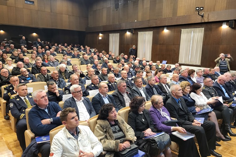Predstavljena knjiga 'Policijska postaja Garešnica u Domovinskom ratu'