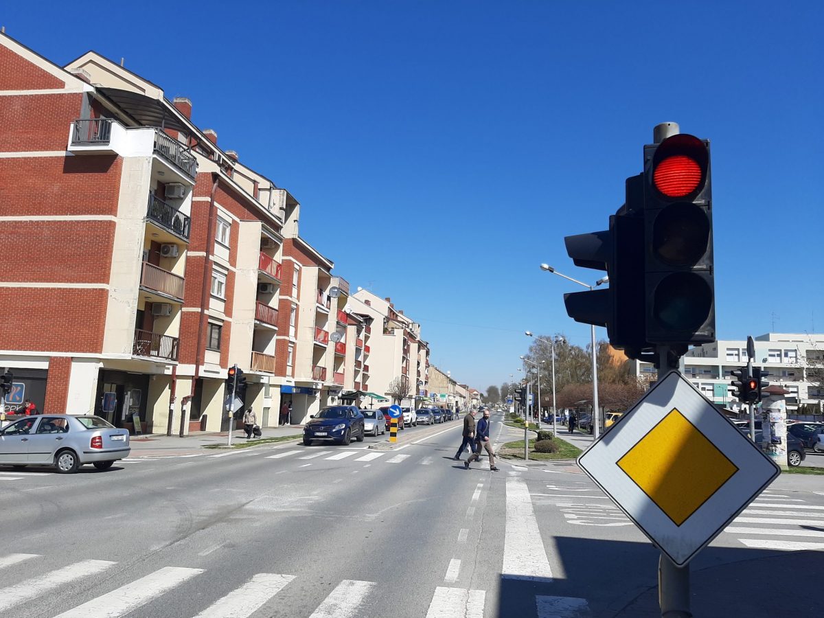 U centru Bjelovara s 2.8 promila prošao kroz crveno i skrivio prometnu nesreću