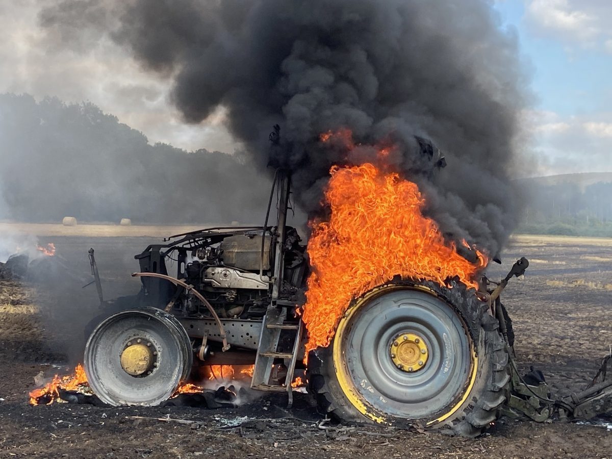 Zapalio mu se traktor. Vatrogasci hitno izašli na teren
