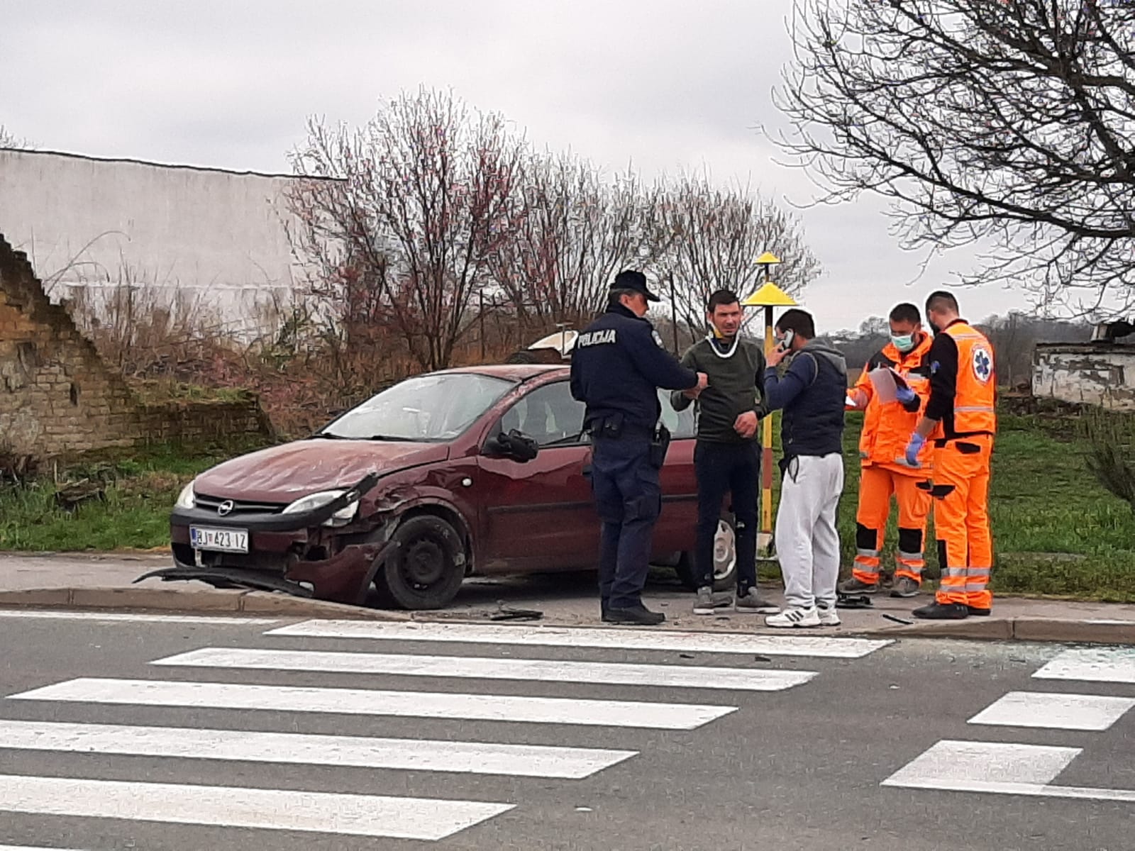 [FOTO] Prometna nesreća u Velikim Sredicama, na terenu Hitna i policija