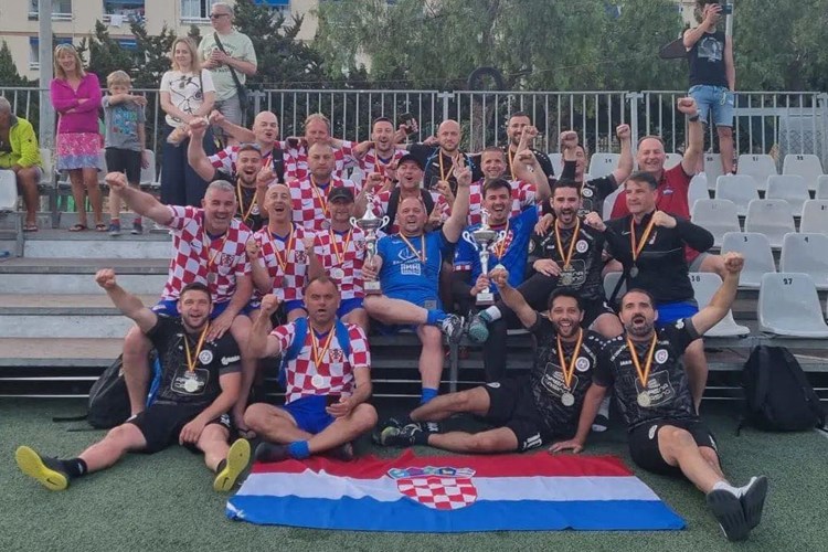 Bjelovarčanin Ante Jeličić srebrni na Svjetskom malonogometnom turniru državnih službi