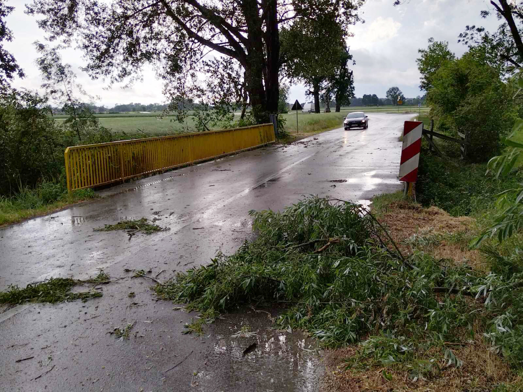 Grmljavinsko nevrijeme s olujnim vjetrom stvorilo brojne probleme