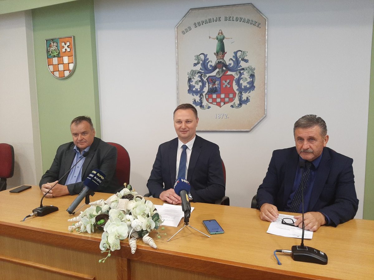 Marušić i gradonačelnici 'slomili' ministra, gimnazije ostaju!