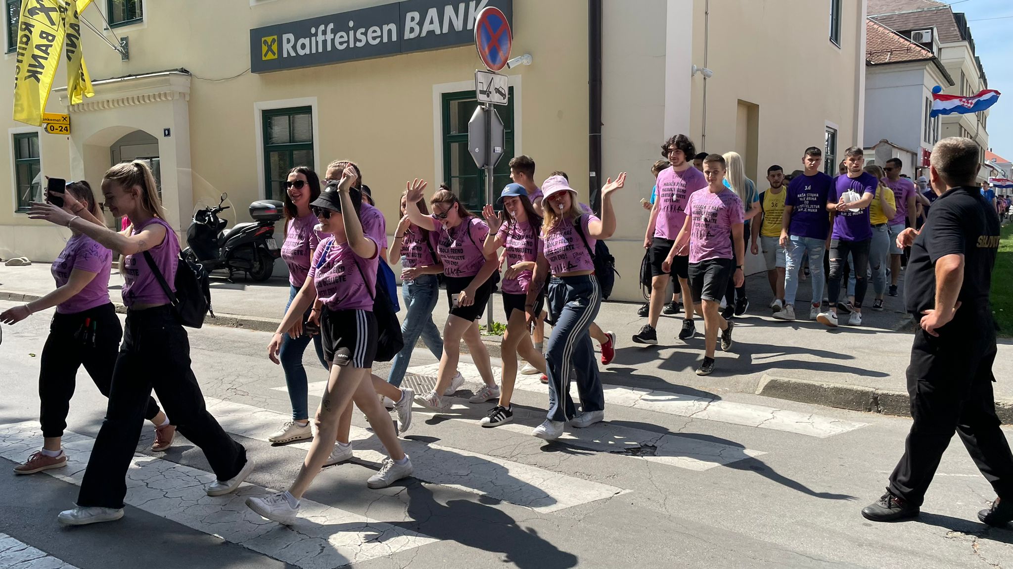 [FOTO i VIDEO] Bjelovarski maturanti opraštaju se od škole!