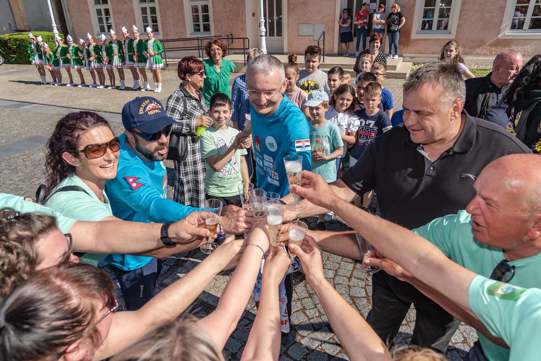 [FOTO] Čazmanci svojim osvajačima Himalaje priredili veličanstven doček