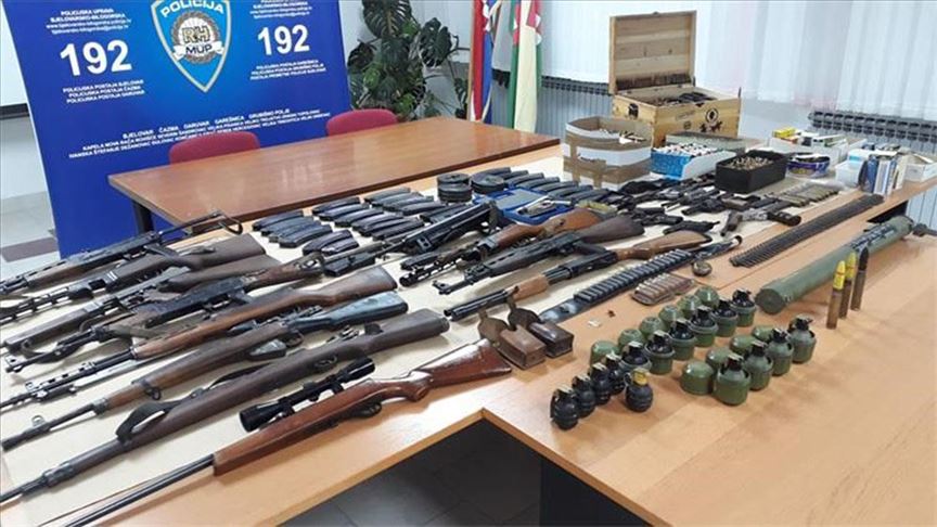 Muškarac iz Čazme policiji predao nevjerojatnu količinu oružja....