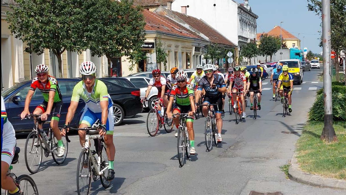 Slovenski biciklisti na putu iz Vukovara pristali u Bjelovaru! 'Borimo se za mir, ali nitko ne čuje...'