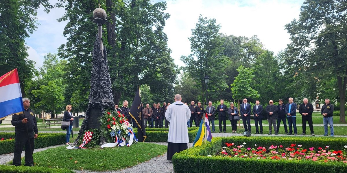 A satnija obilježila 31. godišnjicu osnutka polaganjem vijenaca u središnjem parku