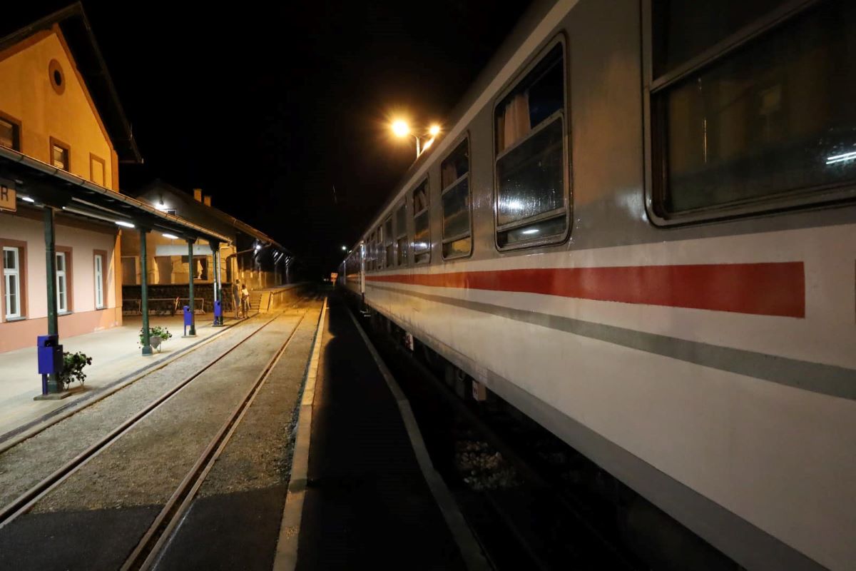 Vlak iz Osijeka, Vinkovaca, Bjelovara... stigao u Split. Pogodite koliko je kasnio i zašto