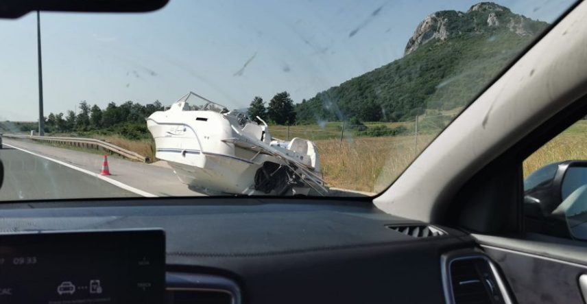 Kaos na hrvatskim autocestama, kilometarske kolone, nesreće, jedan se automobil zapalio…