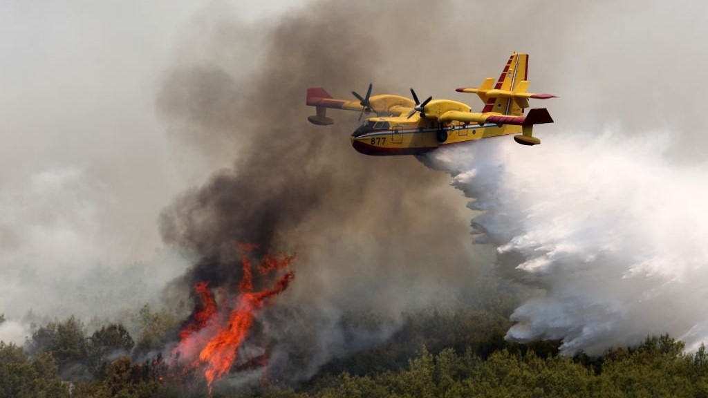 Gori na tri mjesta u Dalmaciji, najteže kod Vodica, požar nije pod nadzorom