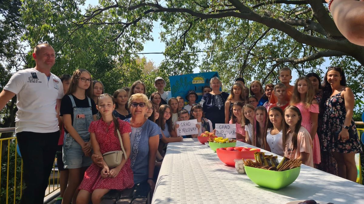 Djecu iz Ukrajine koja se odmaraju u bjelovarskom odmaralištu posjetila veleposlanica Djamić