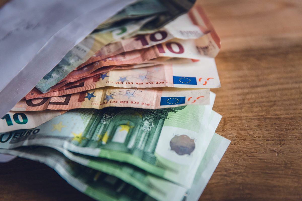 Prosječna zagrebačka plaća ide prema devet tisuća kuna, Hrvatska kaska