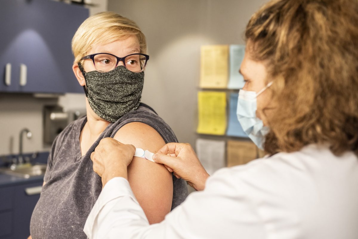 Građani pozvani na docjepljivanje protiv omikrona, evo kome se novo cjepivo posebno preporuča