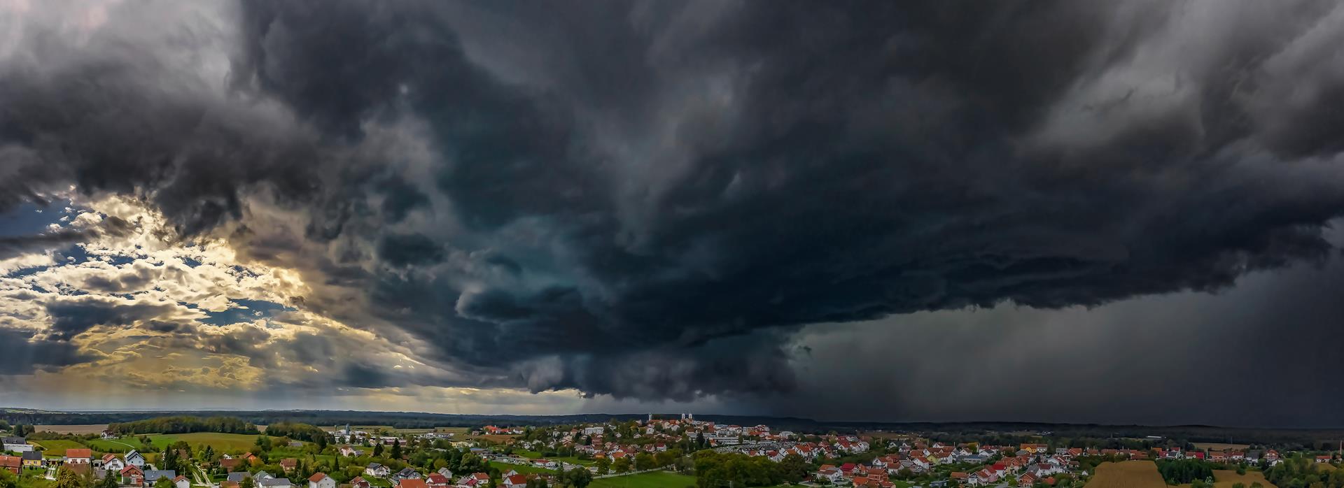 [FOTO] Davor Kirin ovjekovječio je 'čudovište' koje je poharalo Čazmu